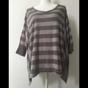 Tresics Gray Striped Short Sleeve Hi/Low Top L